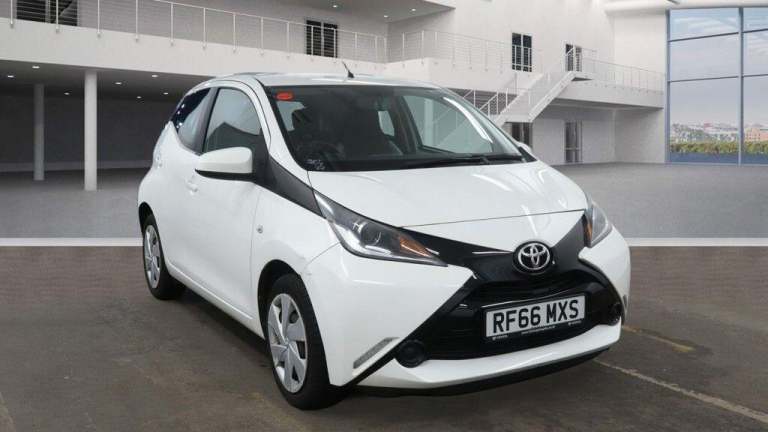 2017 Toyota AYGO 1.0 VVT-i X-Play 5dr x-shift HATCHBACK PETROL Automatic