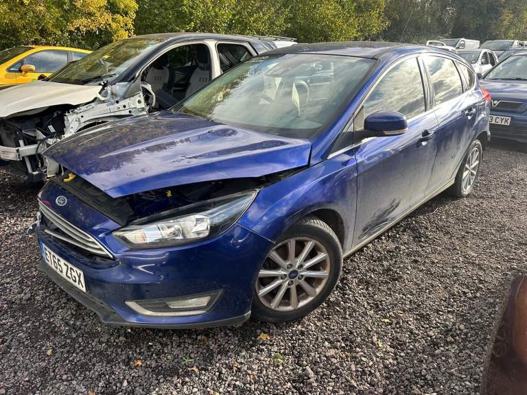 2015 MK3 FORD FOCUS BLUE BREAKING SPARES PARTS 
