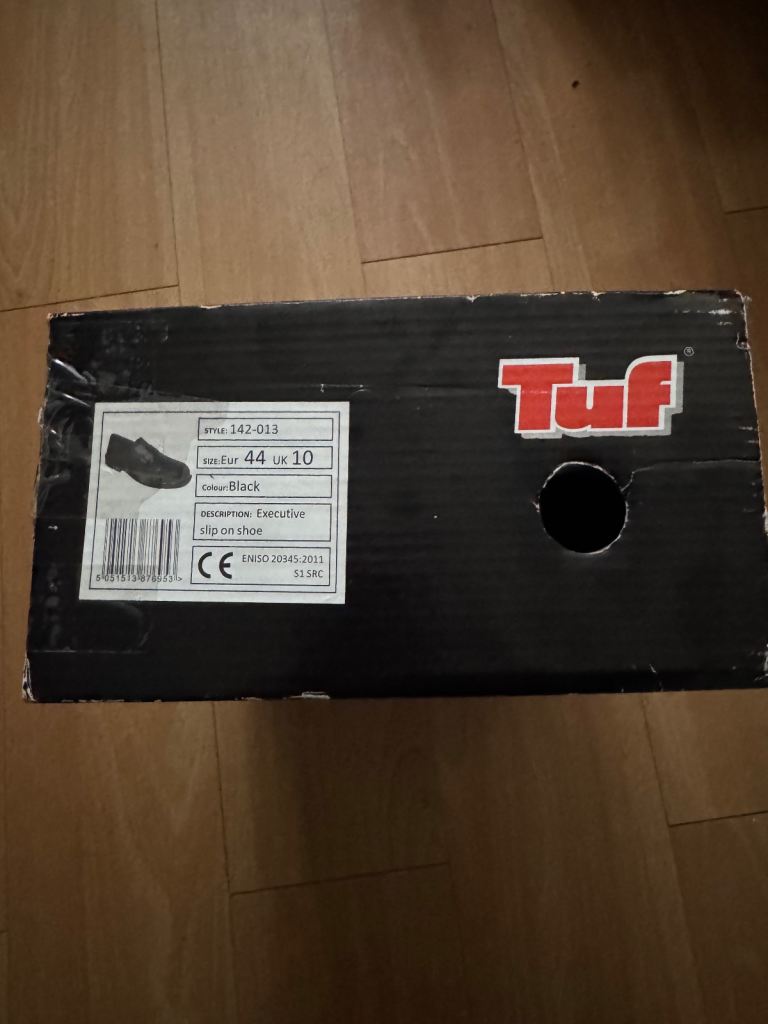 Safety shoes.             142 - 013.  /10