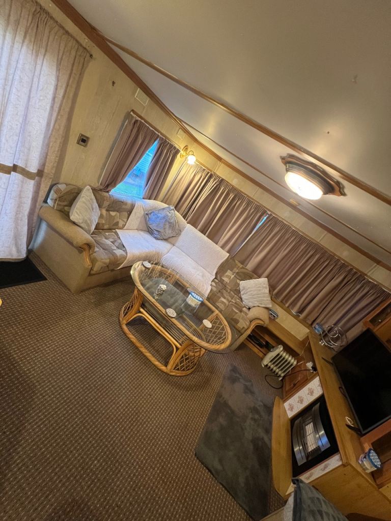 3 bed 8 birth caravan for rent, £250 pw!