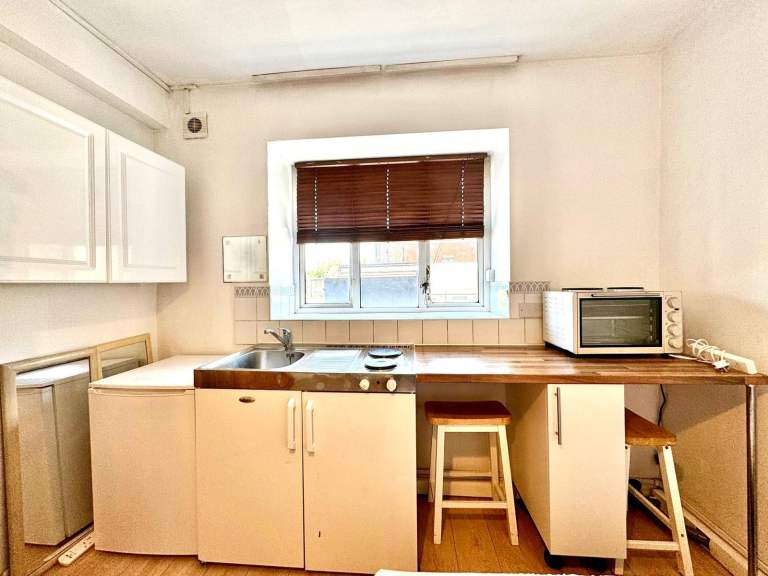  Happy to offer this beautiful and bright studio apartment in Holloway Road, Islington, N7 Ref: 1115