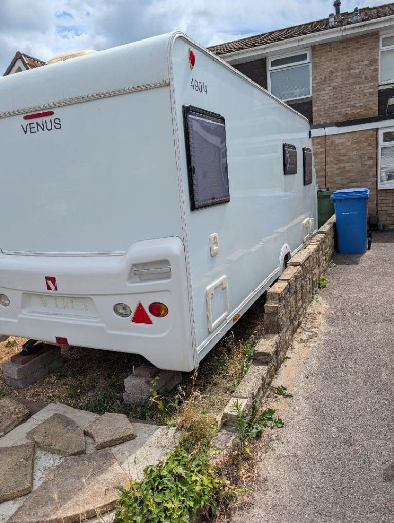 Lunar Venus 490/4 Caravan 