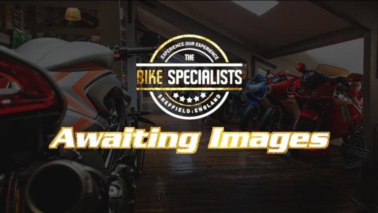 Yamaha R1 *Yamaha YZF - Original example*