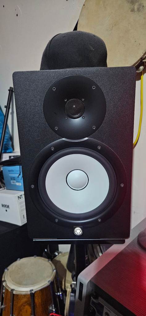 Yamaha HS8 studio speakers (Pair)