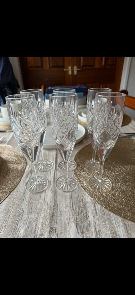 Set of 6 Crystal Cut Champagne Flutes – Clear Glass, Excellent Condition