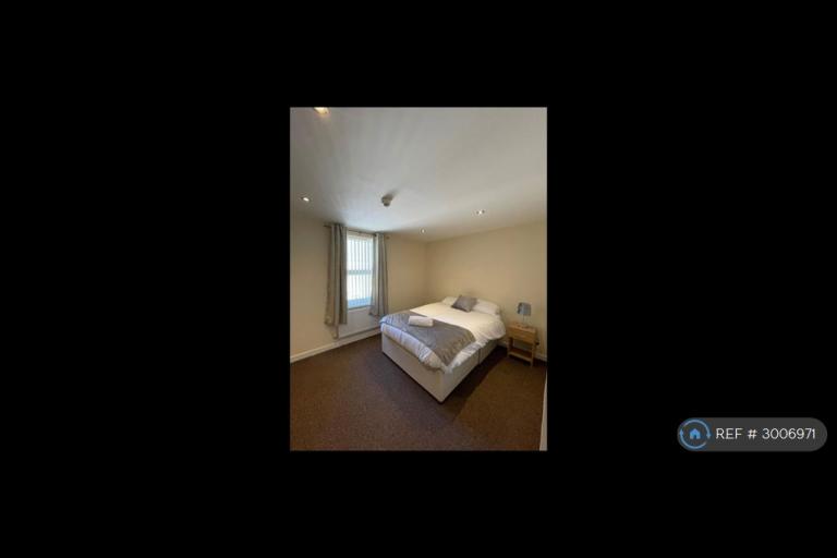 3 bedroom flat in Eaton Crescent, Swansea, SA1 (3 bed) (#3006971)