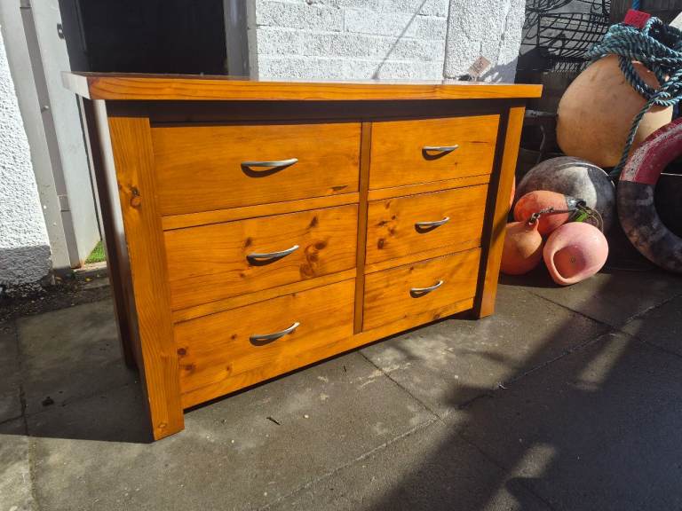 Solid wood chest of drawers 