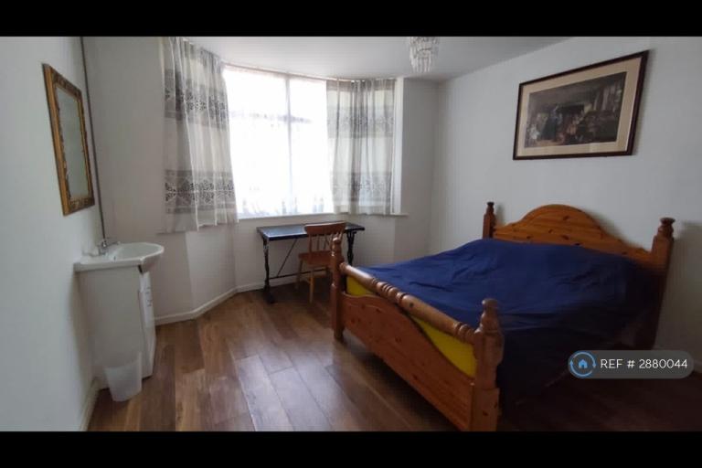 1 bedroom in Dunstable Road, Luton, LU4 (#2880044)
