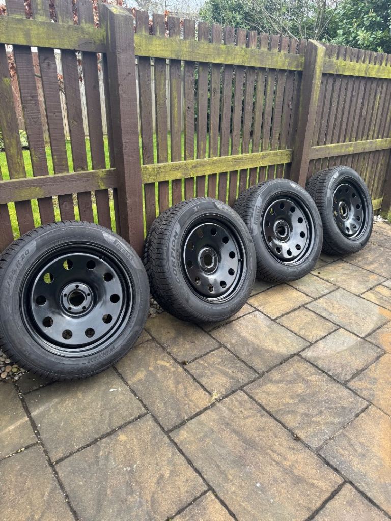 Land Rover all weather winter tyres/wheels