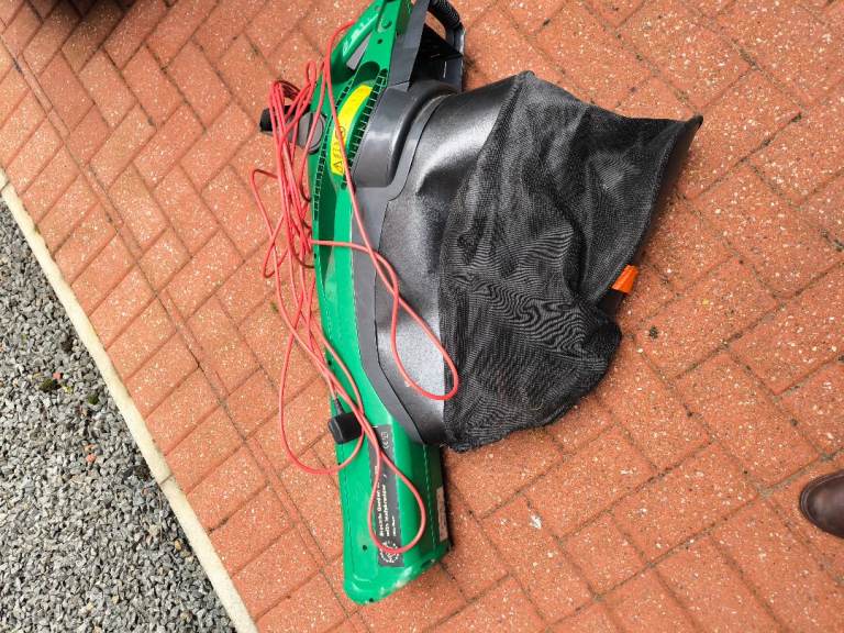 Garden vacuum leaf blower Shredder 