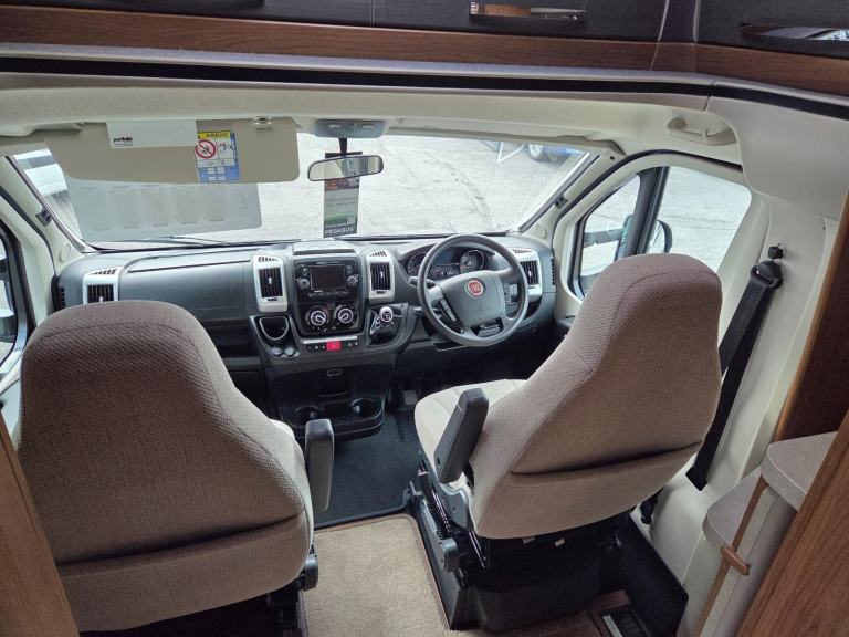Auto-Trail Apache 634 luxury 2 berth DIESEL MANUAL 2018/18