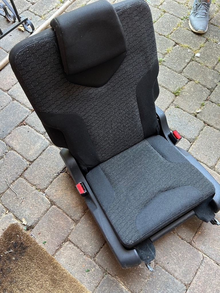 Peugeot 308SW rear car seats