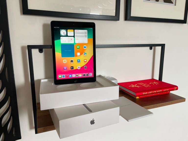 Apple iPad Space Grey IOS 18.7.7 (2026) WiFi Original Box - Could deliver