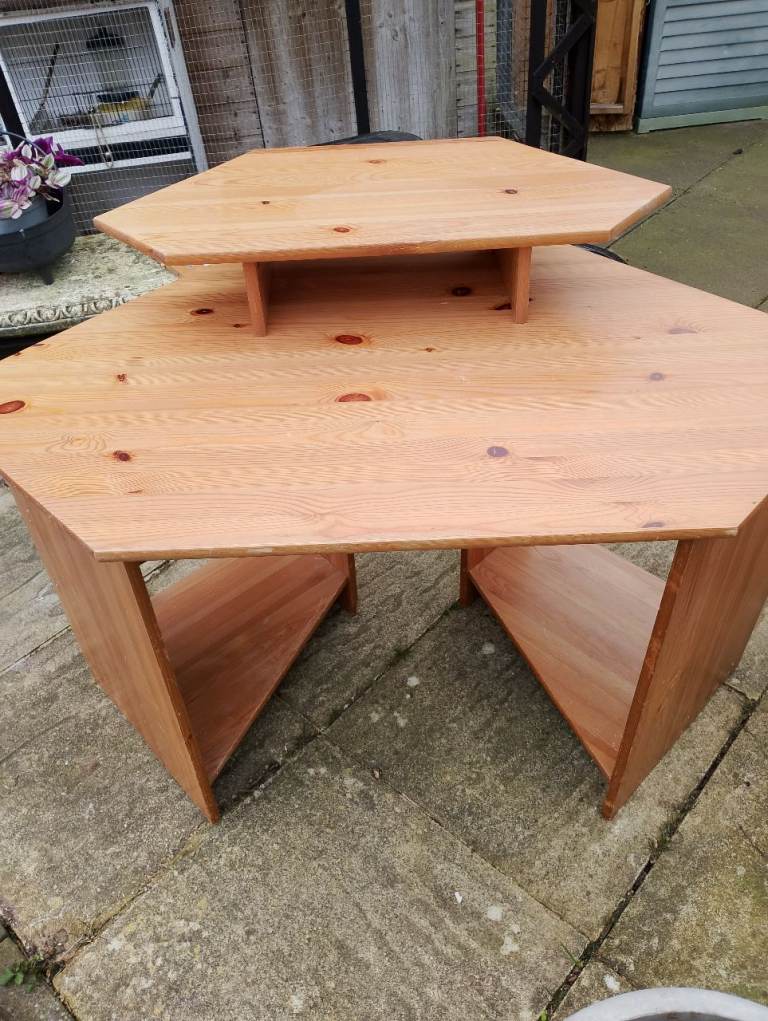 Pine corner desk 