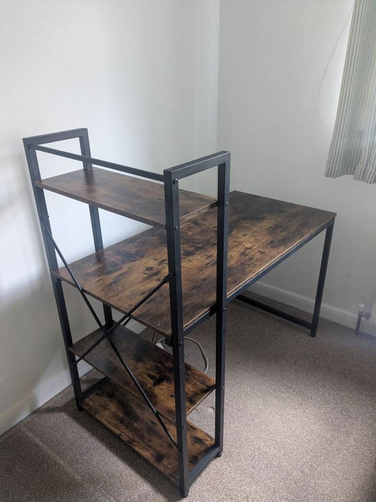 Desk with shelves 