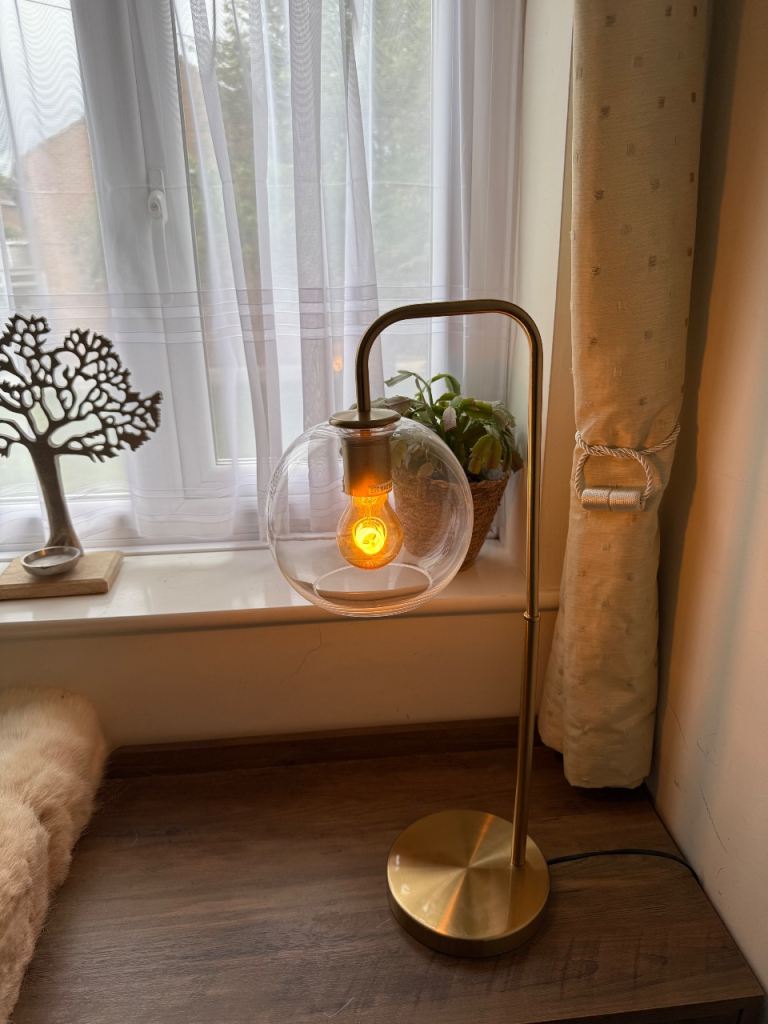 Livingandhome Contemporary Arc Arm Table Lamp – Gold – Brand New + FREE filament Bulb