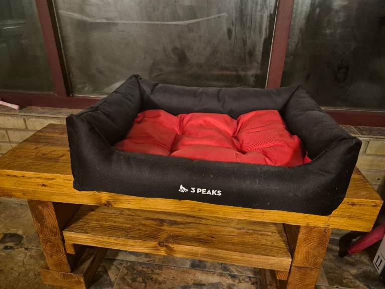 3 Peaks Dog Bed 