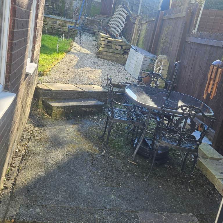 *Wanted* **FREE**BRICKS/FLAGS/FENCE STAKES OR PANELS