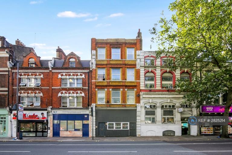 Studio flat in Walworth Road, London, SE1 (#2825214)