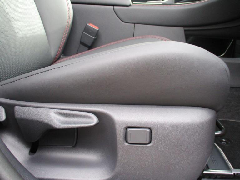 2025 Lexus LBX 1.5 VVT-iE Premium SUV 5dr Petrol Hybrid E-CVT Euro 6 (s/s) (136 ps) HATCHBACK Pet...