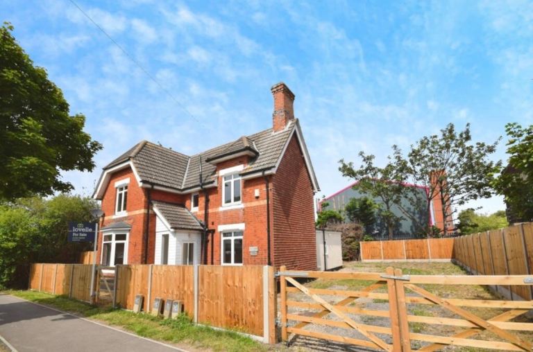 4 bedroom detached house for rent