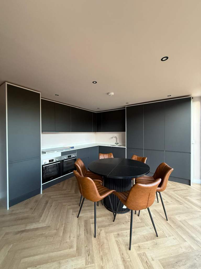 En-suite room to rent | in Guildford, Surrey | Gumtree