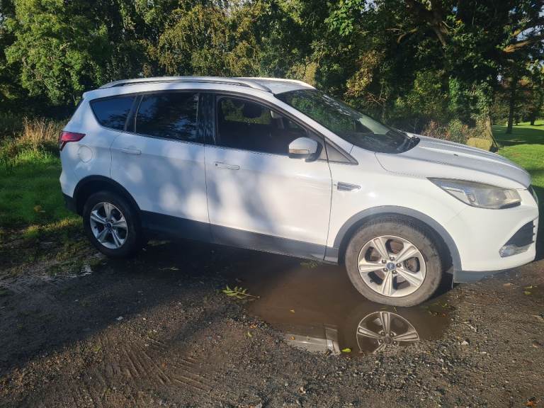 Ford kuga 2014 2.0 tdci. Not tiguan, mondeo, focus, q3, 2008, 3008, c4, passat, jeep, xtrail, diesel