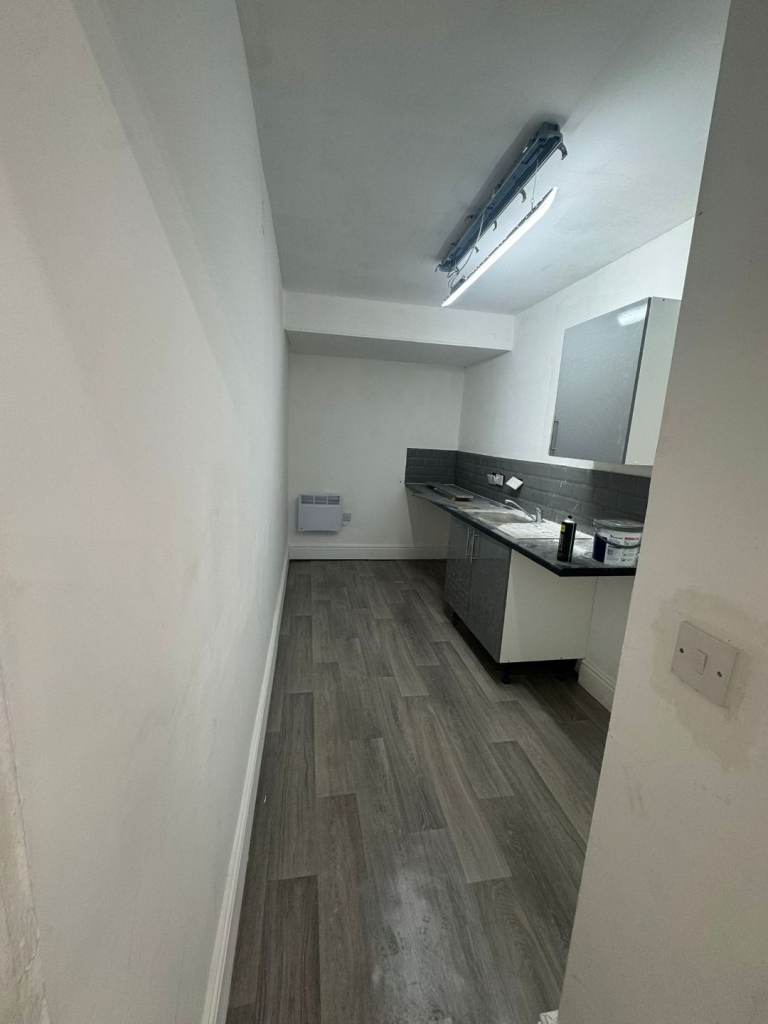 Retail Shop to Rent / Let OL42RB