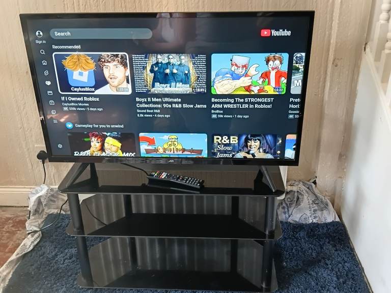 39"  high definition HD LED model: jvc  smart tv and stand 