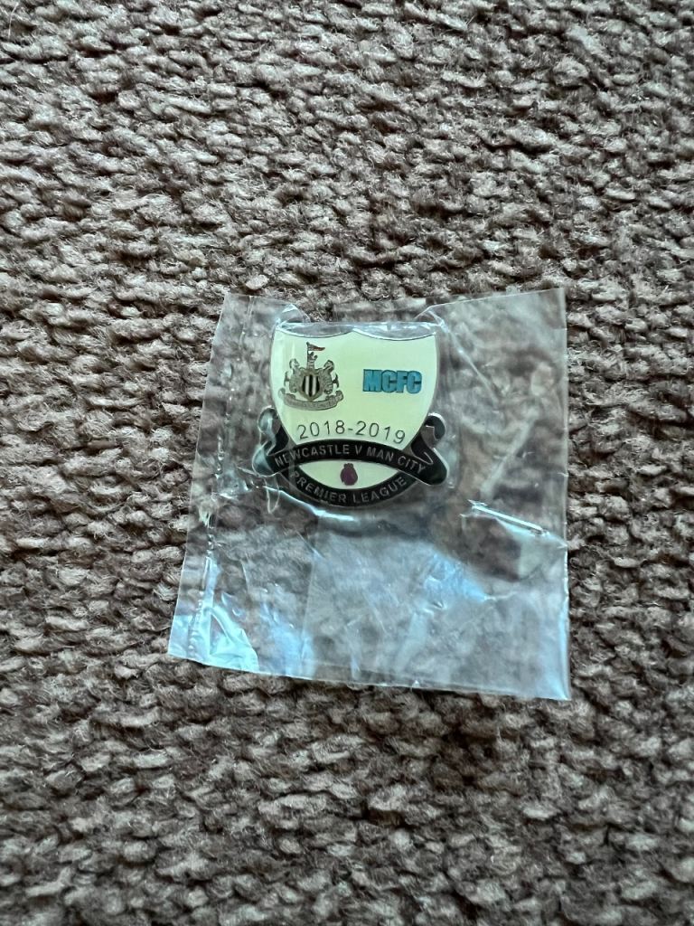 Newcastle united v Manchester City 2018-2019 Season pin badge New  Brand new