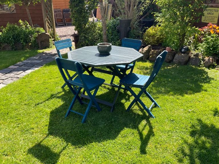 Garden  Wooden Table and 4 Folding Chairs. Could Deliver. Good Condition 