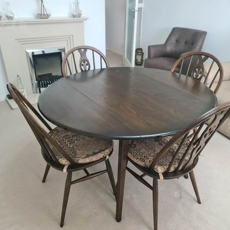 table and chairs