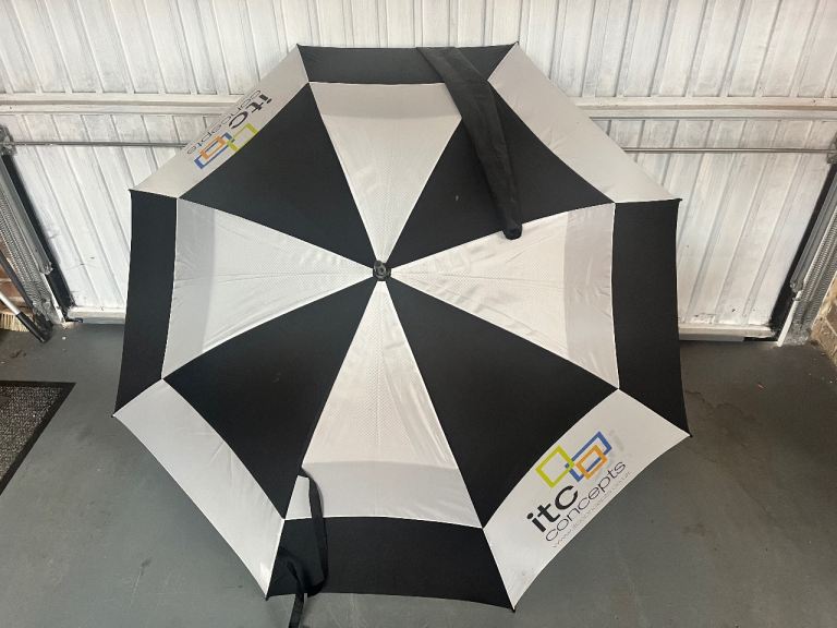 Large Black and White golf Umbrella – Good As New