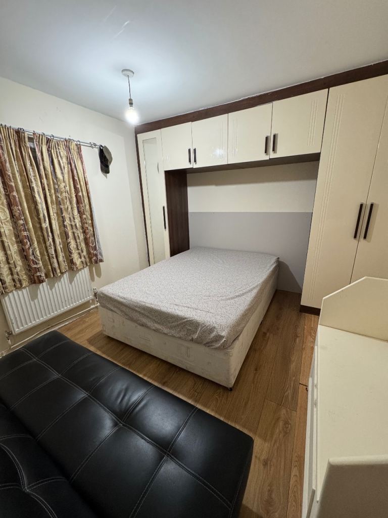 Room for rent in hayes