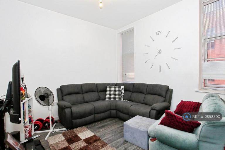 2 bedroom flat in Vicarage Farm Road, Peterborough, PE1 (2 bed) (#2858390)