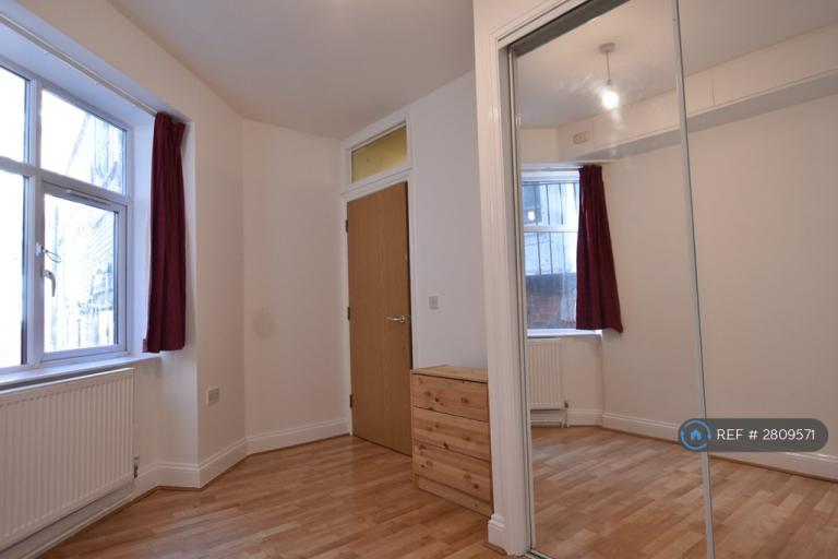 1 bedroom flat in T L House, Luton, LU1 (1 bed) (#2809571)