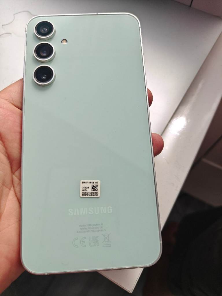 Samsung Galaxy S23 FE 256GB 5G Unlocked - Excellent condition 