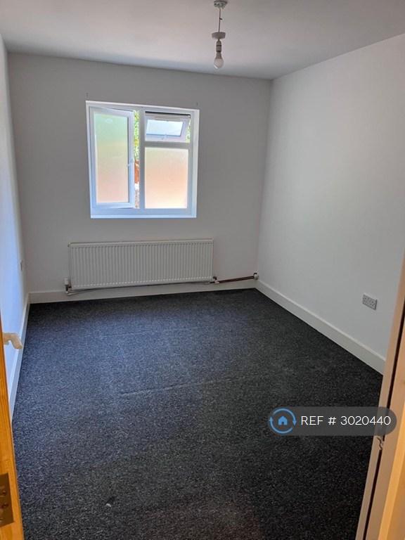 2 bedroom flat in Freeman Road North, Leicester, LE5 (2 bed) (#3020440)