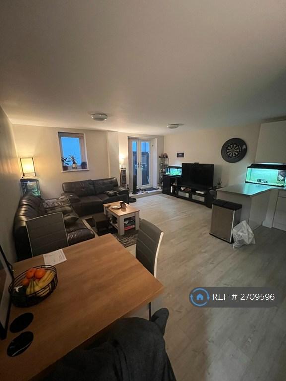 2 bedroom flat in Eltham High Street, London, SE9 (2 bed) (#2709596)