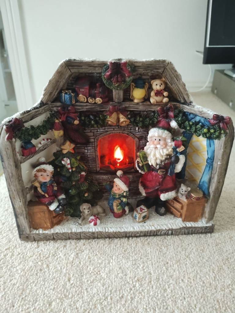 Christmas Scene Ornament with Lights – Good Condition