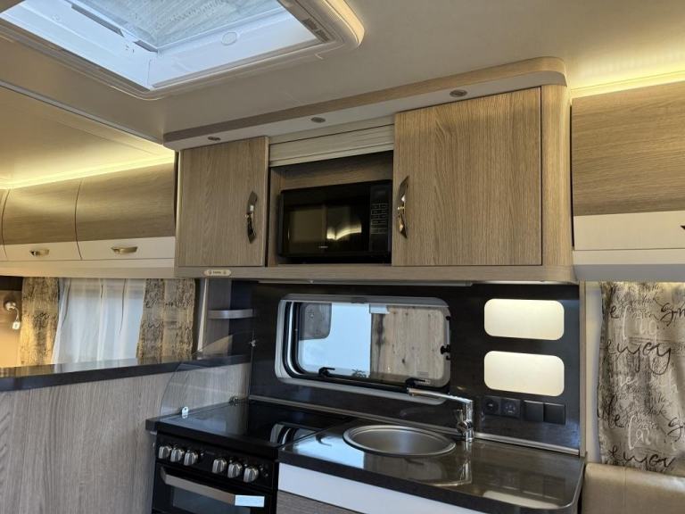 2022 HOBBY Prestige 720 kwfu 6 Berth fixed, bunkbeds, and double