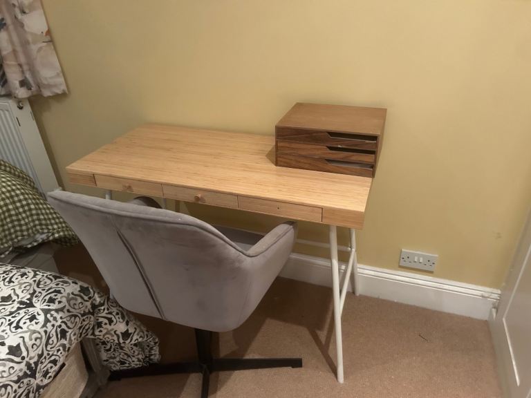 Desk with desktop filing and swivel chair 