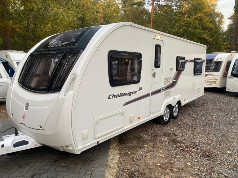 SWIFT CHALLENGER 625 - 2013 - 6 BERTH - FIXED BED - EXCELLENT CONDITION 