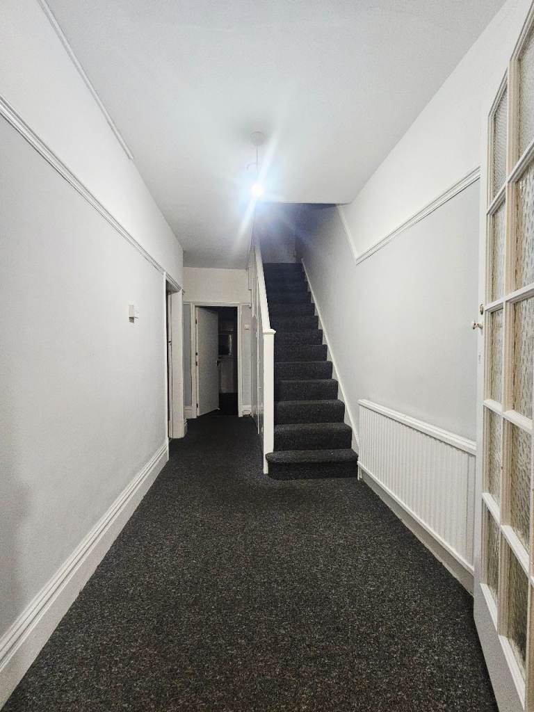 UNFURNISHED: 4 BEDROOM HOUSE: READY TO MOVE