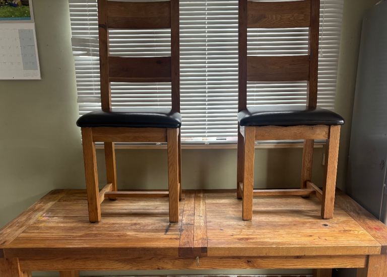 Solid Wood Extendable Dining table and 8 chairs
