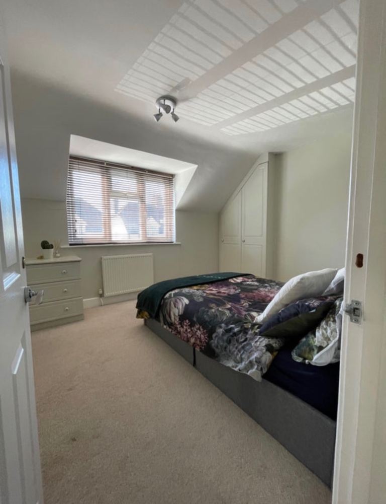 🏡 A Unique Home Opportunity for the Right Couple – New Eltham