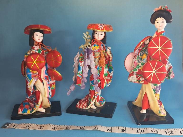 Vintage three traditional Japanese Geisha dolls. Good condition. Collectible. 