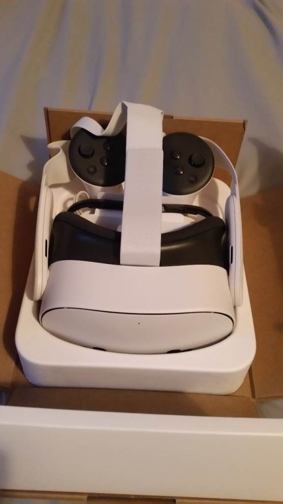 Meta Quest 3S 128GB All-in-One VR Headset with Controllers Boxed Excellent