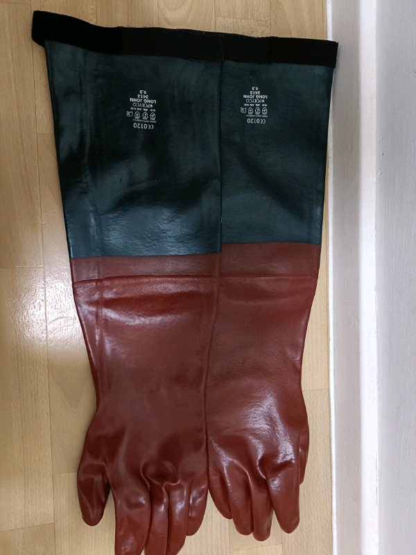 Pair of Gauntlet gloves 