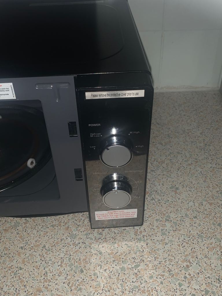 Russell Hobb 800watts Black microwave 